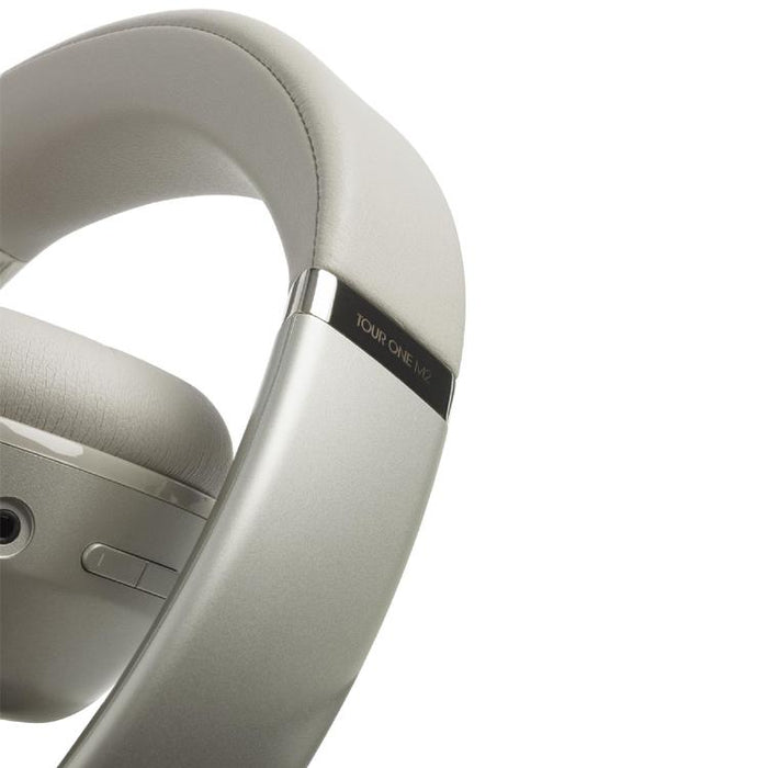 JBL Tour One M2 | Écouteurs circum-auriculaires - Sans fil - Bluetooth - Réduction de Bruit Adaptative - Champagne-SONXPLUS Val-des-sources